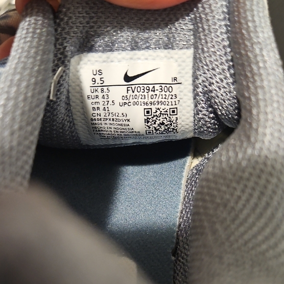 Nike Men's Artistic Blue and White Sneakers - Picture 4 of 4